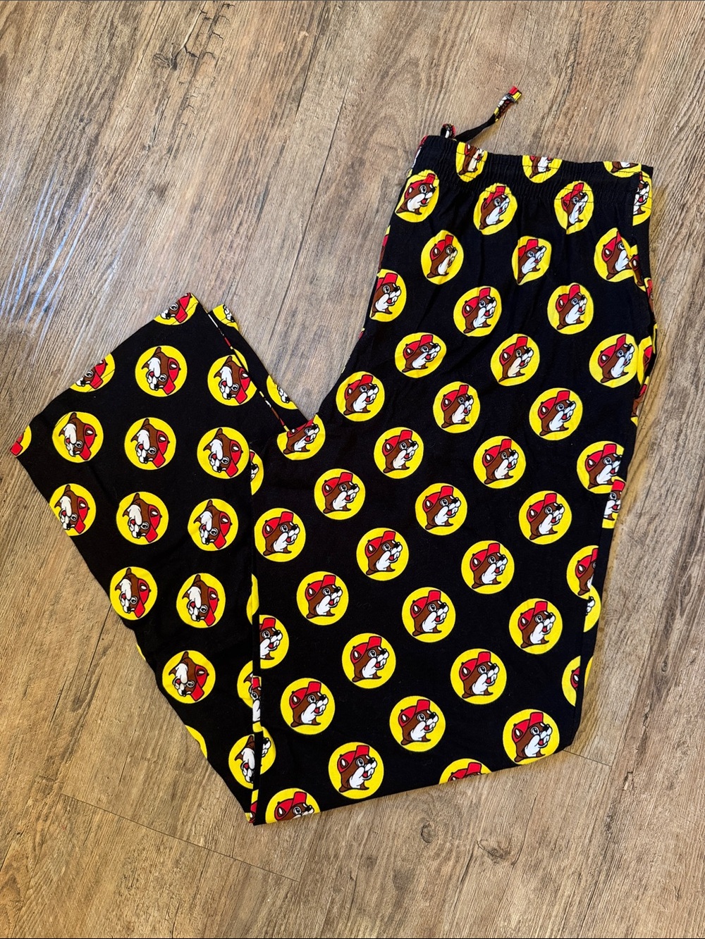 Buc-ees Men's Black Graphic Joggers with Yellow & Red Circular Print